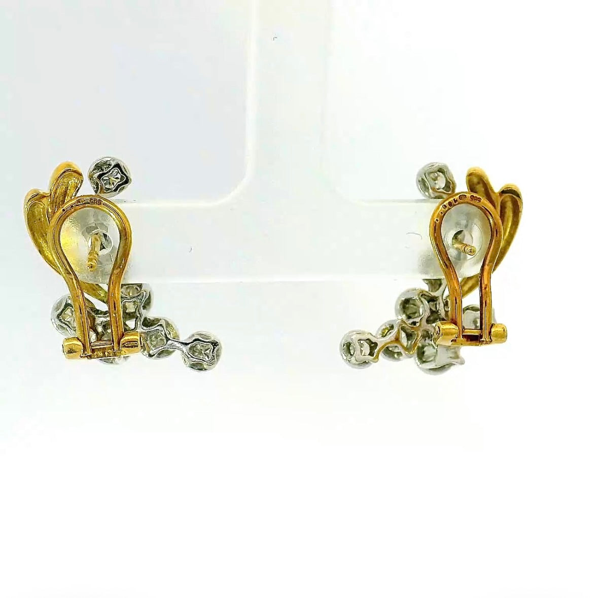 Ausgefallene bicolor Ohrringe in 18 Karat Gold mit feinen Brillanten