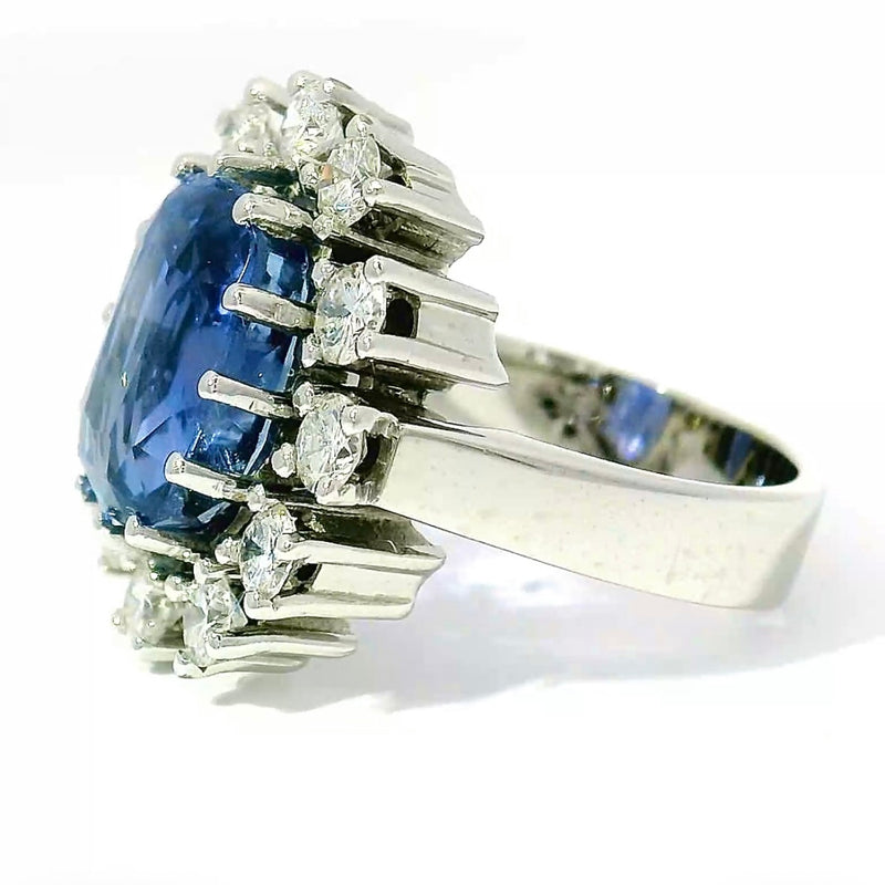 Prunkvoller Entourage Ring in 18 Karat Weißgold mit Saphir & Brillanten