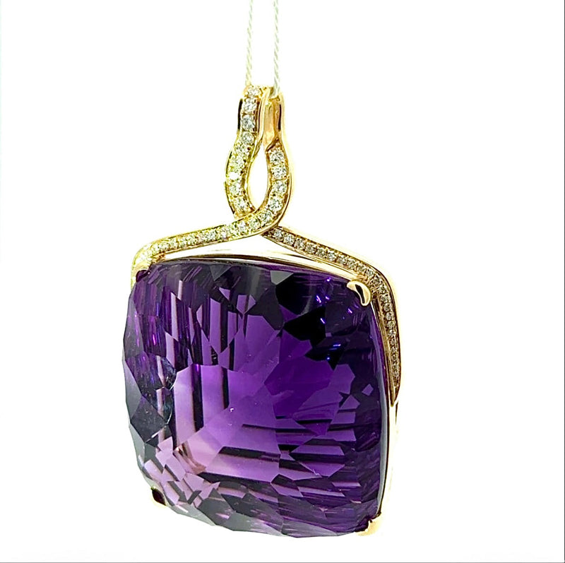 Riesiger Amethyst Anhänger in 14 Karat Gelbgold mit feinen Brillanten