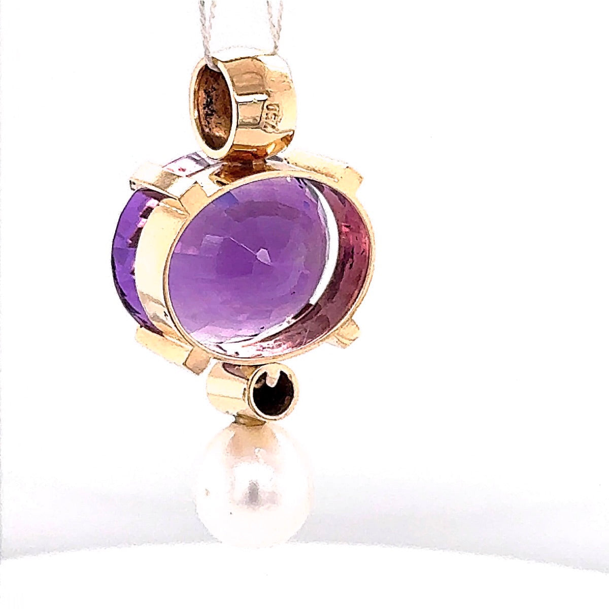 Beeindruckender Anhänger in 18 Karat Gelbgold mit feinen Amethyst, Brillant & Südsee-Perle