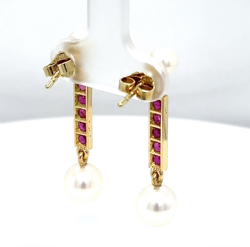 Elegante Ohrringe in 14 Karat Gelbgold mit leuchtenden Rubinen & Perlen
