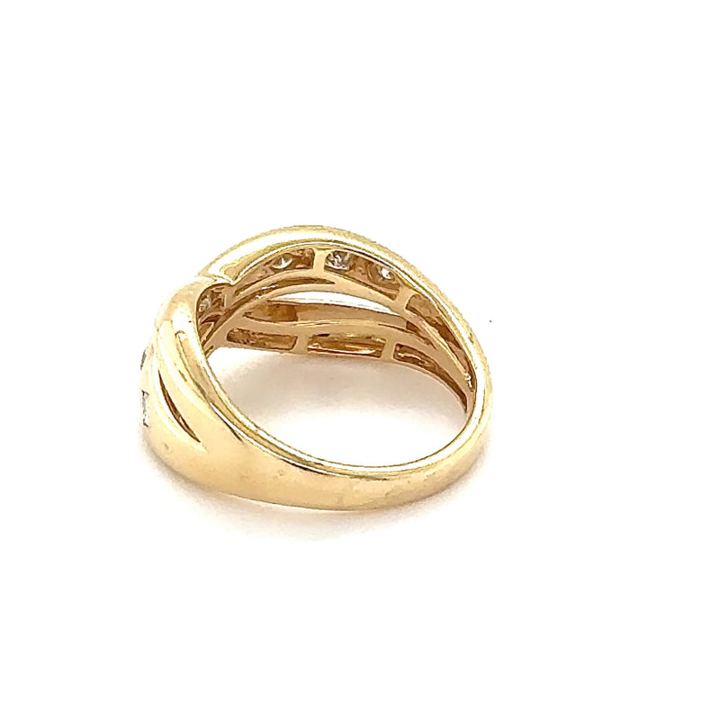 Verspielter Gelbgold-Ring in 14 Karat Gelbgold mit Brillanten & Princess-Cut Diamanten