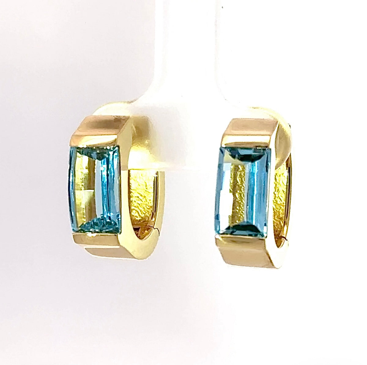 Elegante Ohrringe in 14 Karat Gelbgold mit leuchtenden Topasen