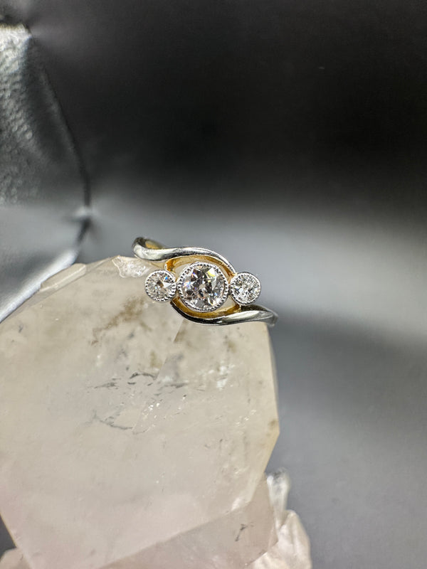 Eleganter Art-Déco-Ring in 14 Karat Gelbgold mit Altschliff-Diamanten