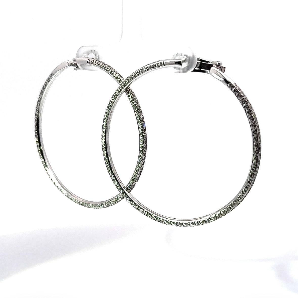 Exceptional 18-karat white gold earrings with 286 brilliant-cut diamonds
