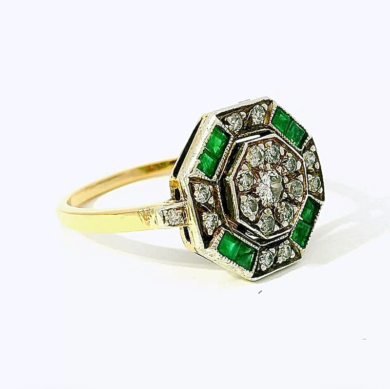 Art-Deco-Ring in 18 Karat Gelb- & Weißgold mit Smaragden & Brillanten