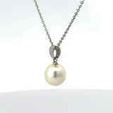 Zeitloser Perlen Anhänger in 14 Karat Weißgold mit Ankerkette