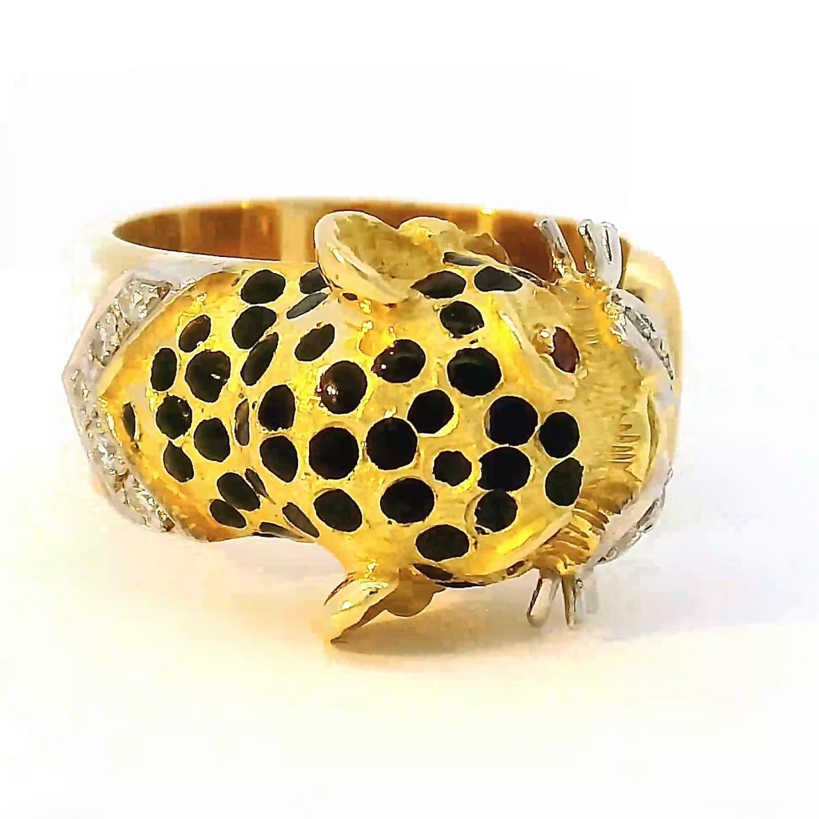 Leuchtender tricolor Ring in 18 Karat Gold mit Rubinen und Brillanten