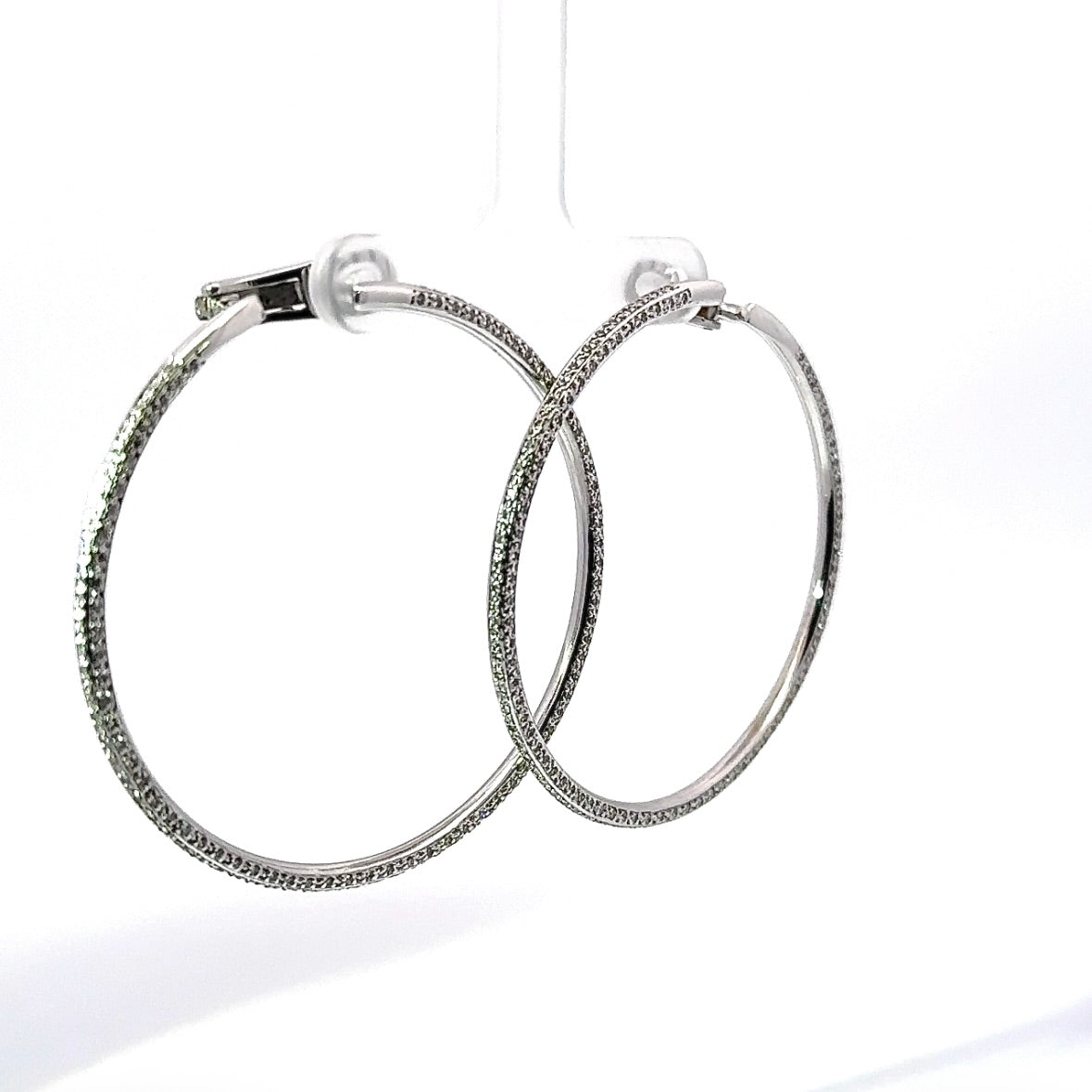 Exceptional 18-karat white gold earrings with 286 brilliant-cut diamonds