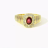 Eleganter Ring in 14 Karat Gelbgold mit Rubin & Diamanten