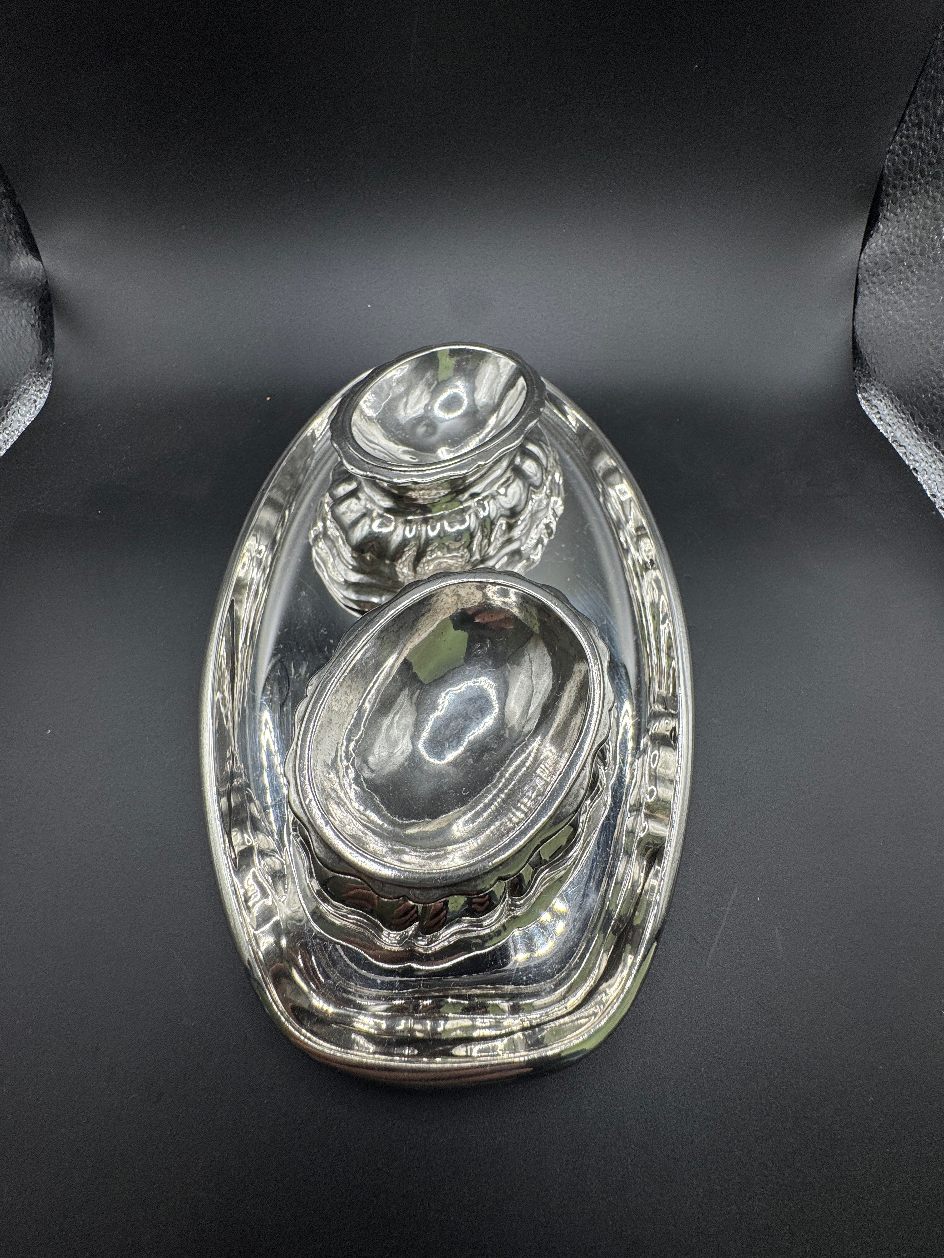 Stylish salt & pepper set with tray – in .835 silver
