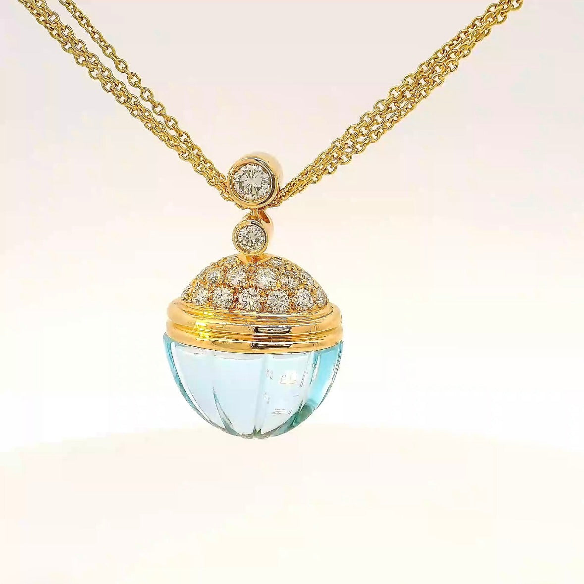 Eleganter Anhänger in 18 Karat Gelbgold mit Topas & Brillanten von Lüth Bijoux