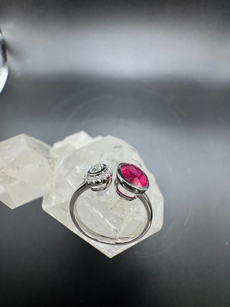 Eleganter Ring in 18 Karat Weißgold mit Rubellit & Brillanten