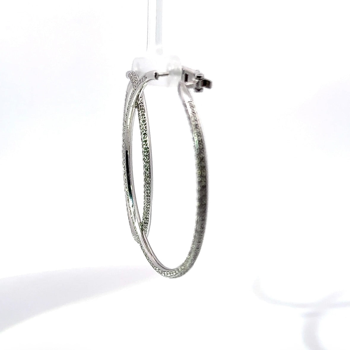 Exceptional 18-karat white gold earrings with 286 brilliant-cut diamonds