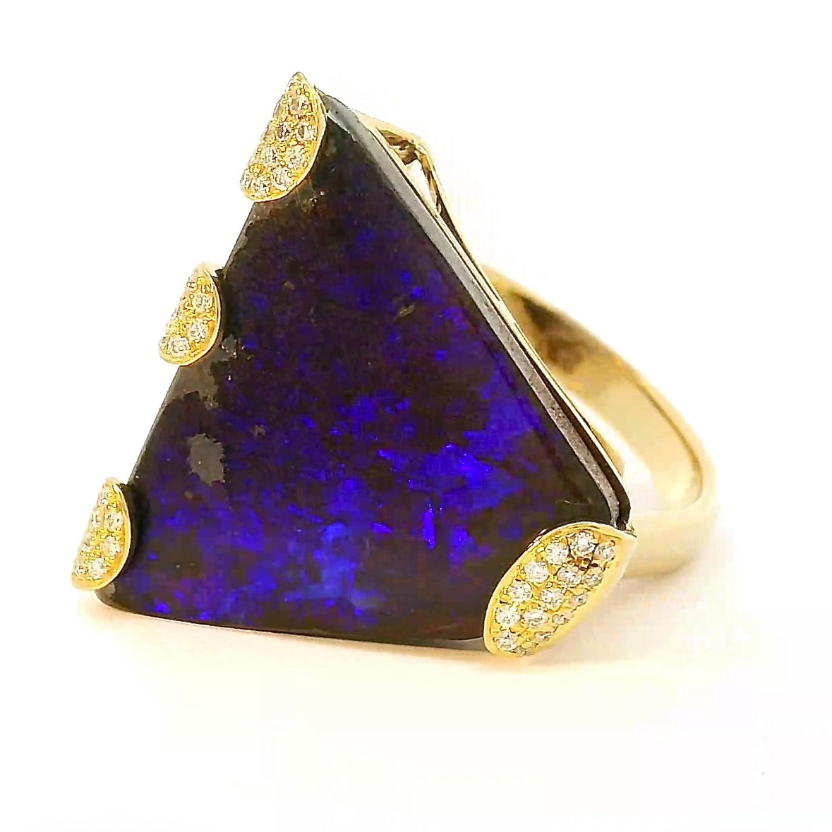 Edler Ring in 18 Karat Gelbgold mit Boulderopal & Brillanten