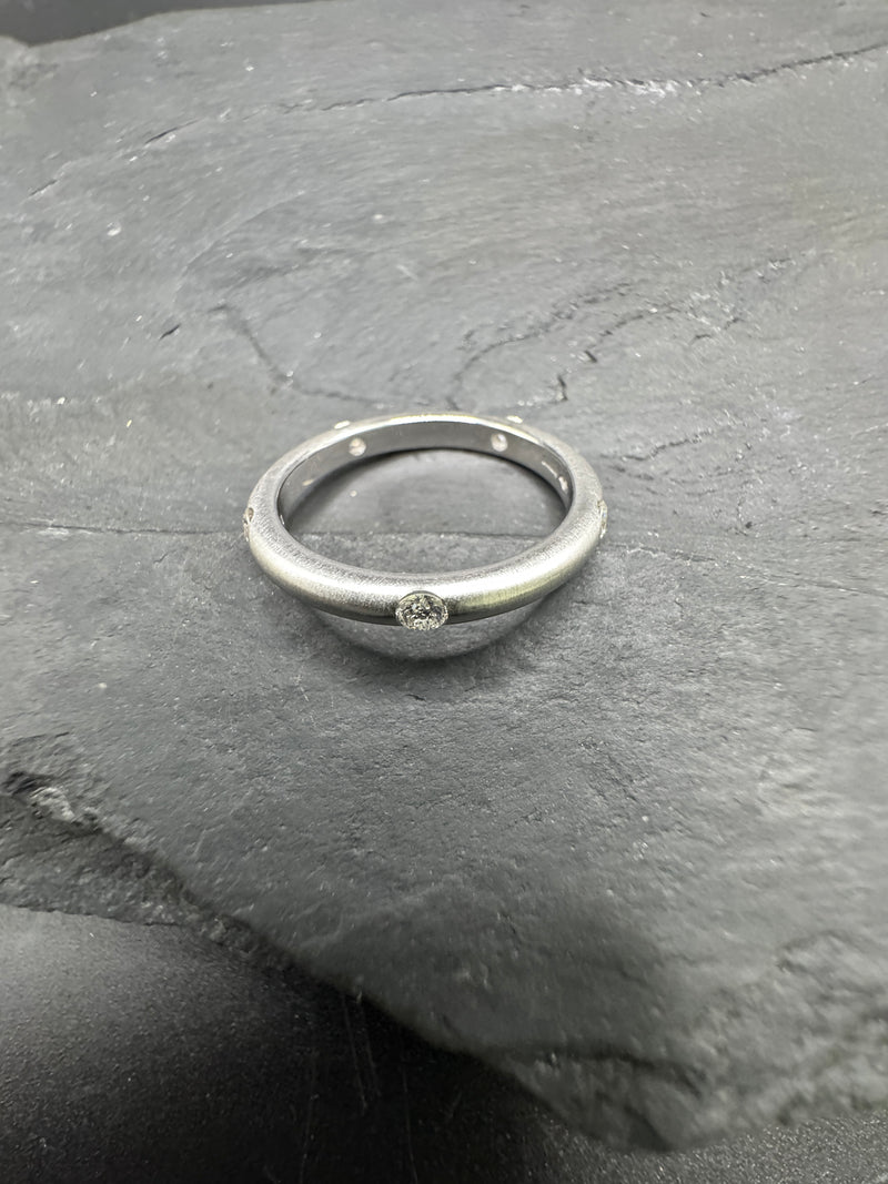 Zeitloser Adolfo Courrier Ring in 18 Karat Weißgold mit Brillanten - Eterno