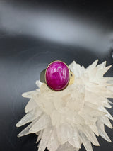Massiver Ring in 18 Karat (750) Gelbgold mit natürlichem Rubin
