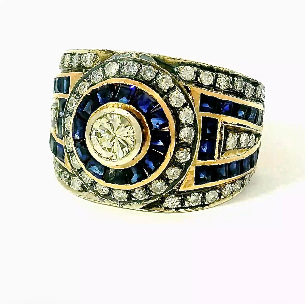 Exciting cocktail ring in 18K yellow and white gold with sapphires & brilliant-cut diamonds