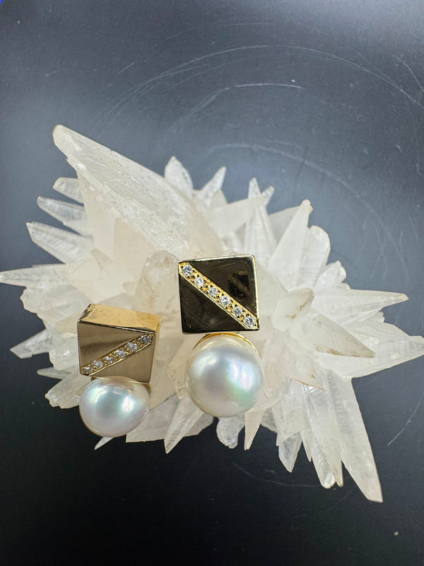 Massive Ohrringe in 18 Karat Gelbgold mit Brillanten & Süßwasserperlen