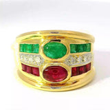 Dominanter Ring in 18 Karat Gelbgold mit Rubinen, Smaragden & Brillanten
