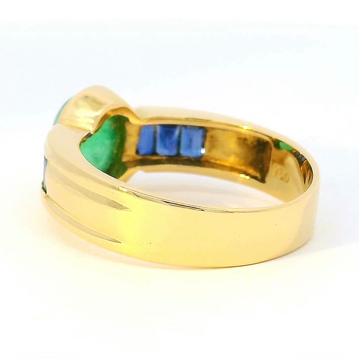 Edler Ring in 18 Karat Gelbgold mit Smaragd & Saphiren
