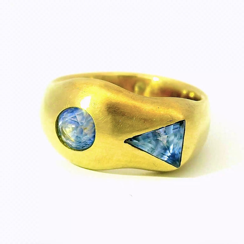 Handgefertigter 18 Karat Gelbgold Ring mit außergewöhnlichen Bicolor-Saphiren