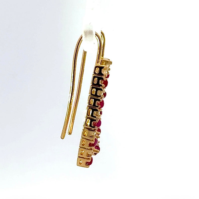 Elegante Hängeohrringe in 18 Karat Gelbgold mit Brillanten & Rubinen