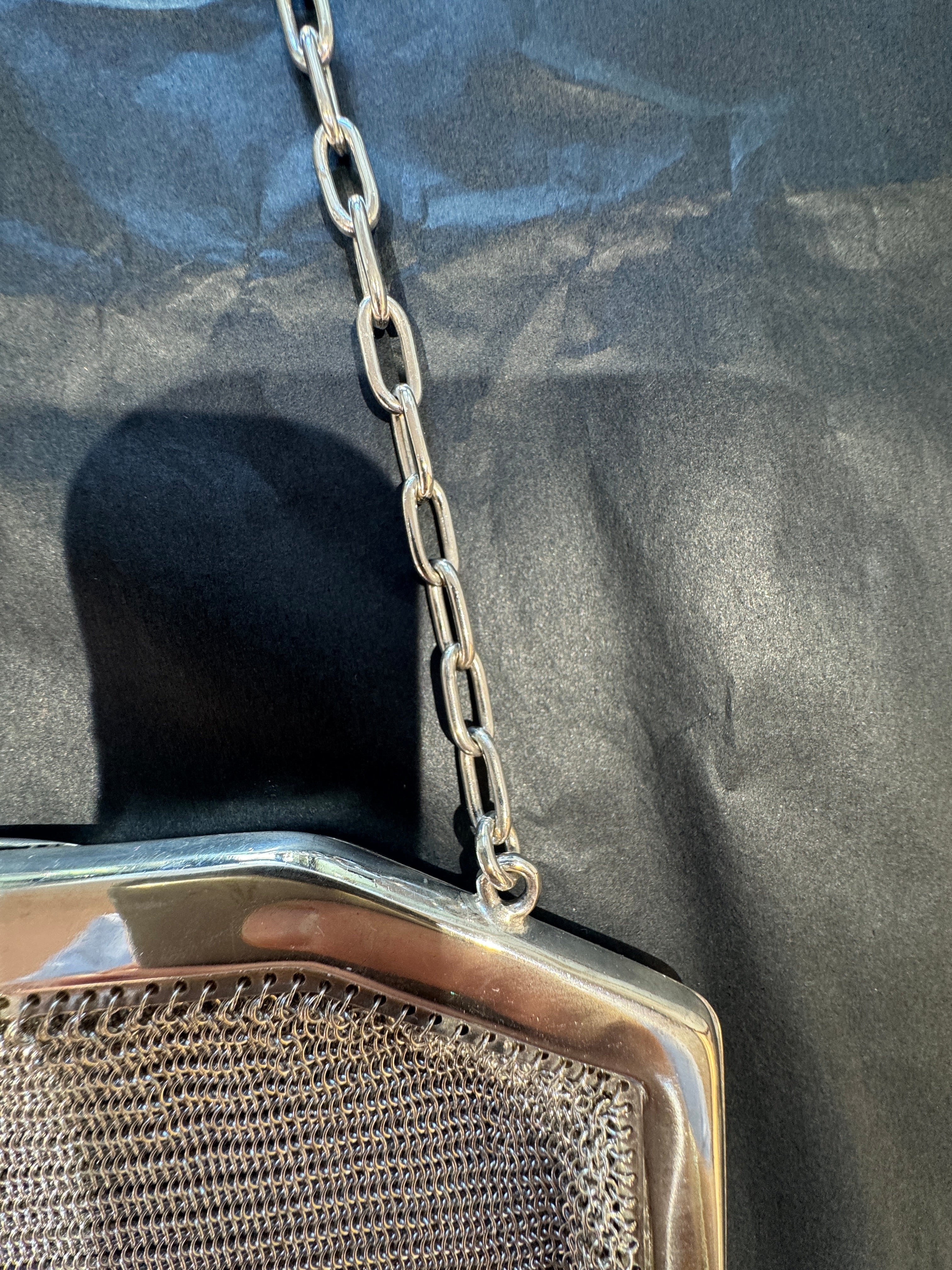 Einmalige Silbertasche aus 800er Silber mit blauen Schmucksteinen