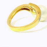Zeitloser Ring in 14 Karat Gelbgold mit Süßwasserperle und Brillanten