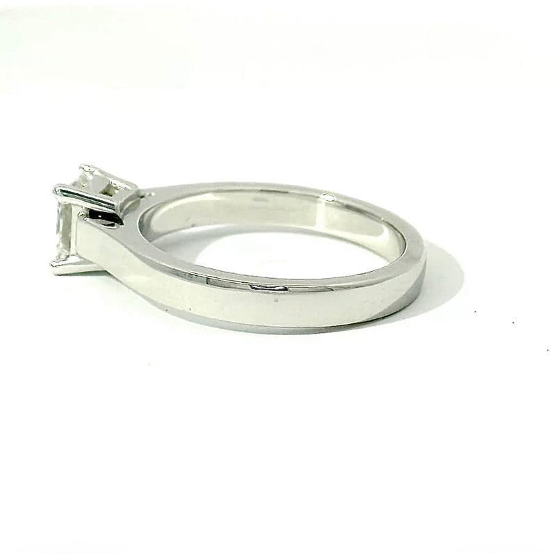 Massiver Solitär Ring in Platin mit hochfeinem Princess-Cut Brillanten