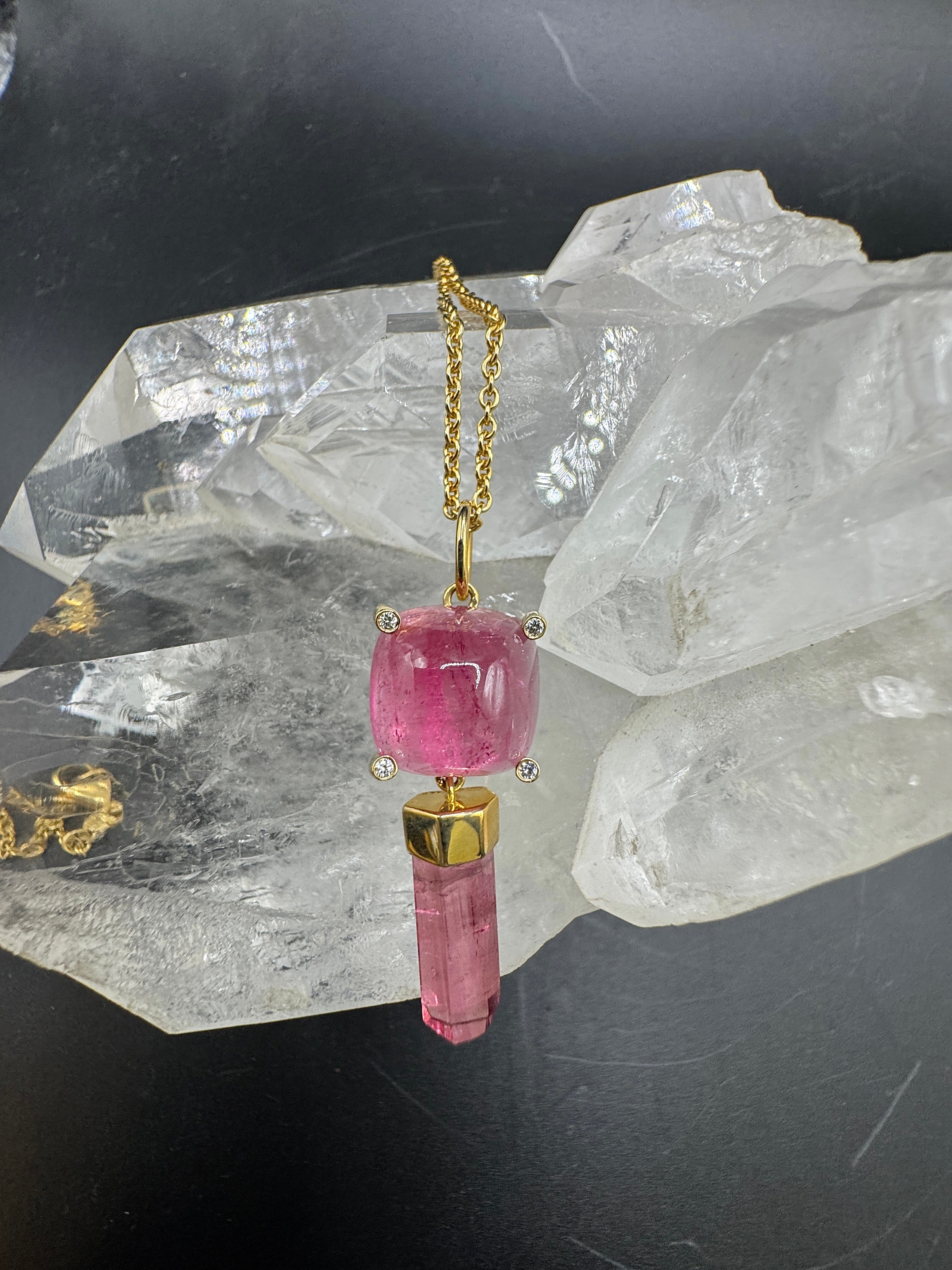Moderner Anhänger in 14 Karat Gelbgold mit rosa Turmalinen & Brillanten