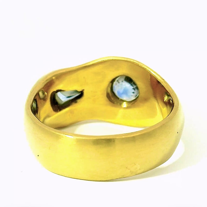 Handgefertigter 18 Karat Gelbgold Ring mit außergewöhnlichen Bicolor-Saphiren