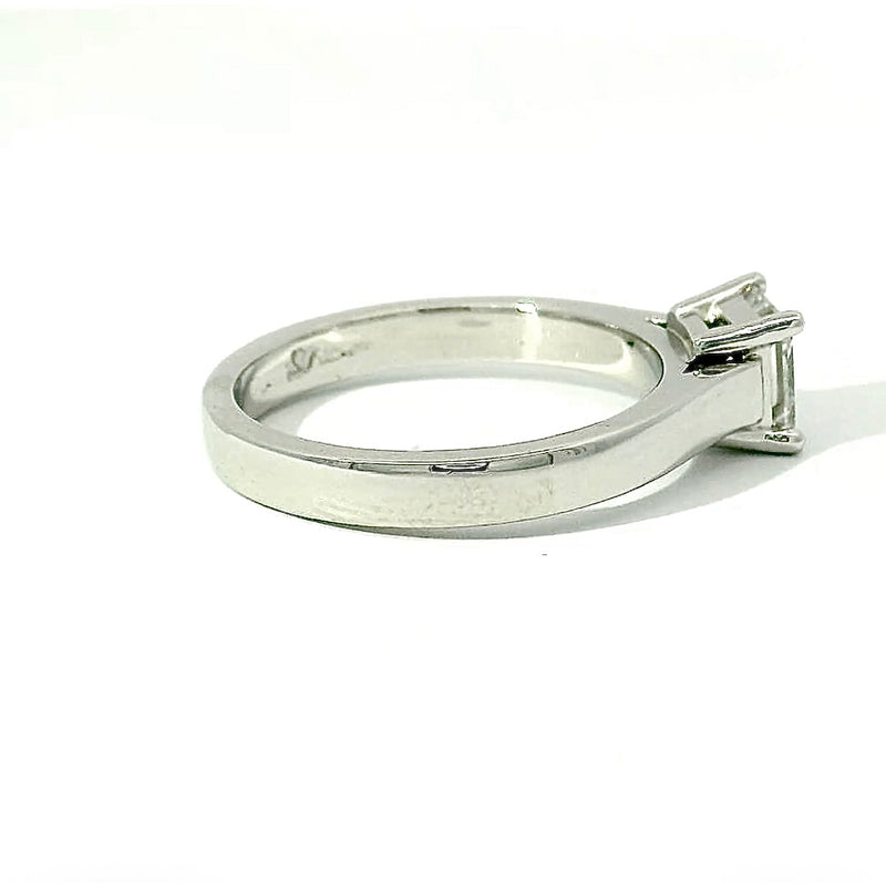 Massiver Solitär Ring in Platin mit hochfeinem Princess-Cut Brillanten