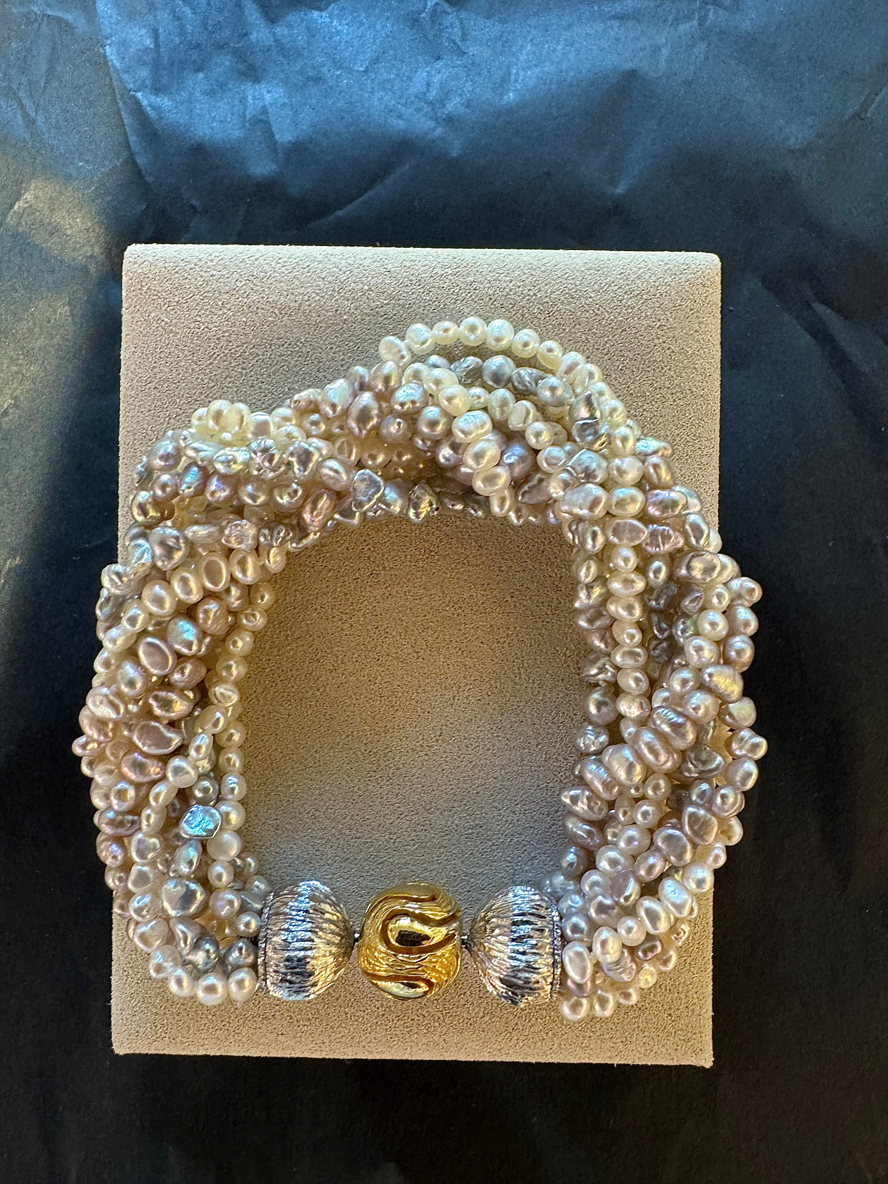 Special Goldbaur pearl bracelet with bayonet clasp in 18 carat gold