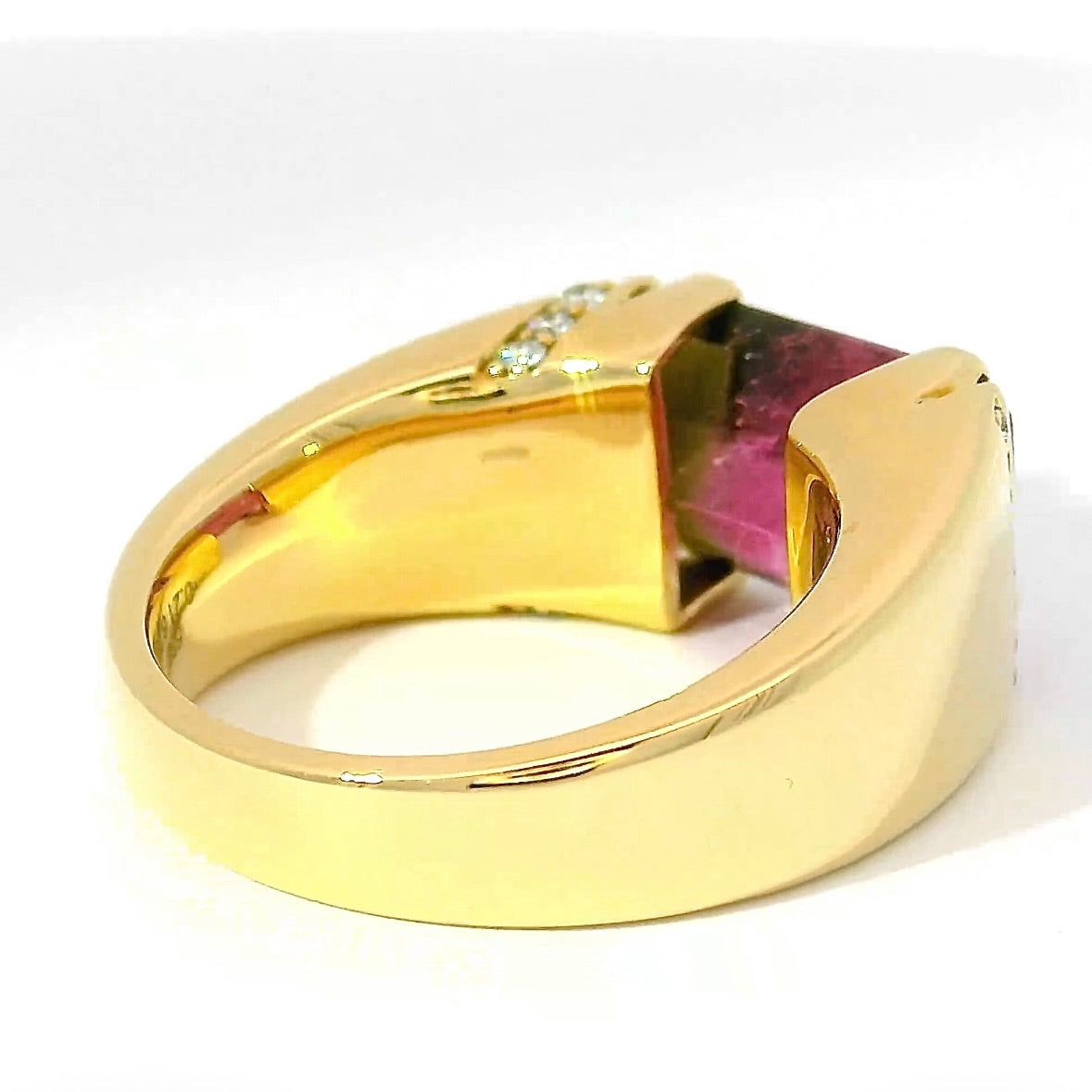 Beeindruckender Ring in 14 Karat Gelbgold mit Bicolor-Turmalin & Brillanten