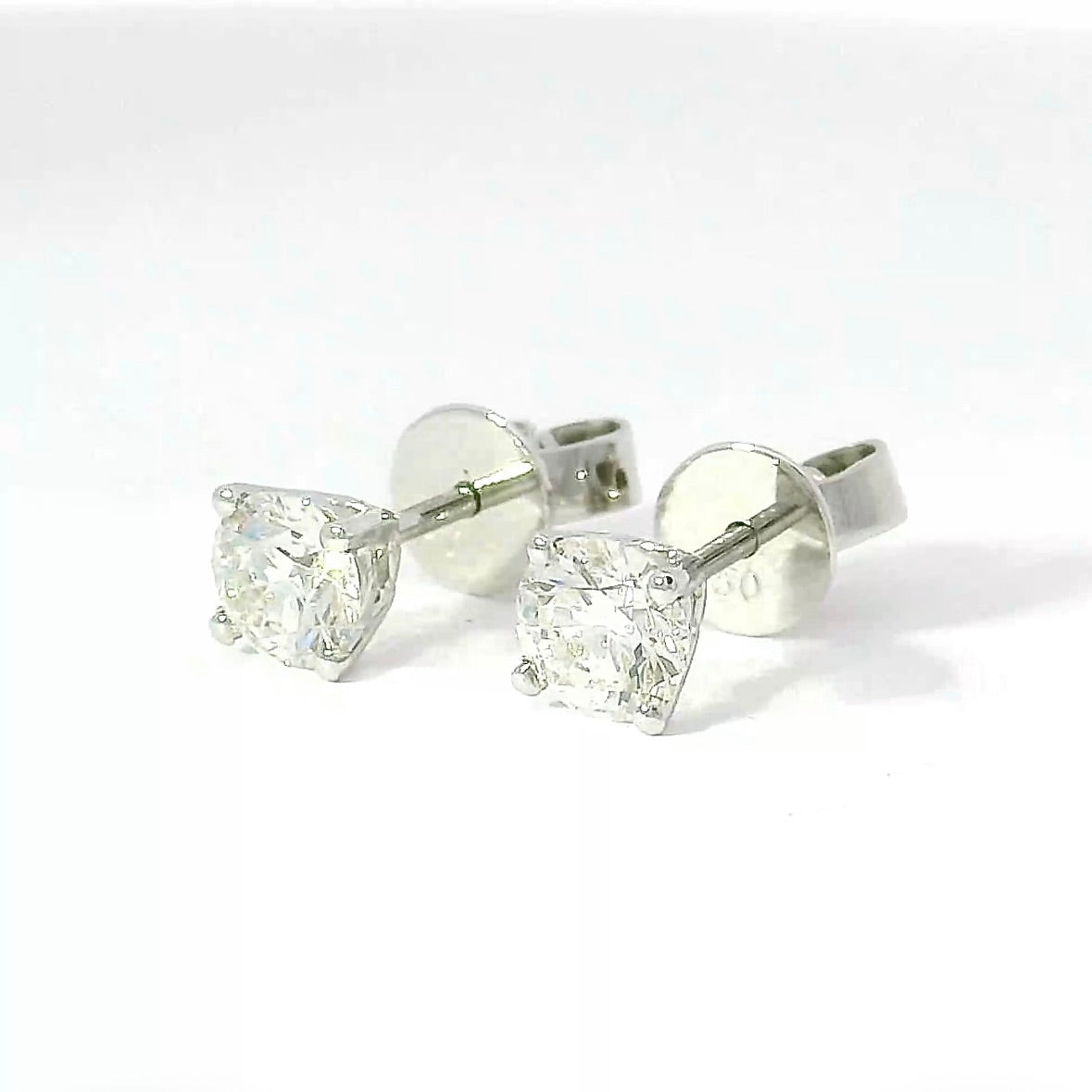 Moderne Brillantstecker in 18 Karat Gelbgold mit hochfeinen Brillanten