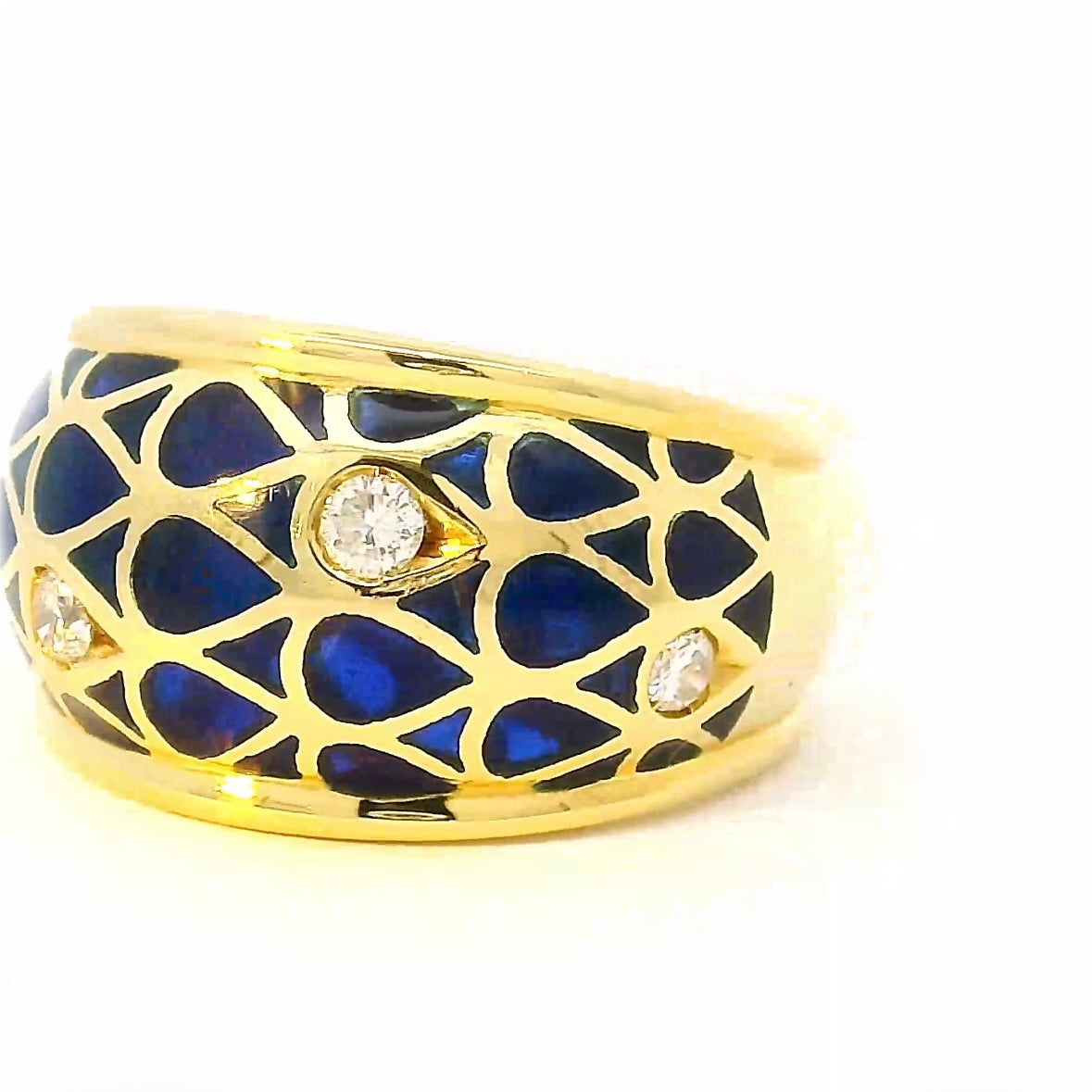 Eleganter Emaille Ring in 18 Karat Gelbgold mit feinen Brillanten