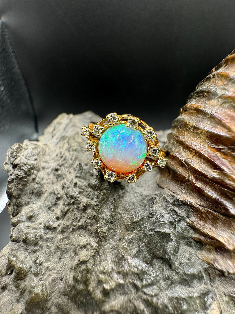 Original Goldbaur Ring in 18 Karat Gelbgold mit feinen Opal & Brillanten