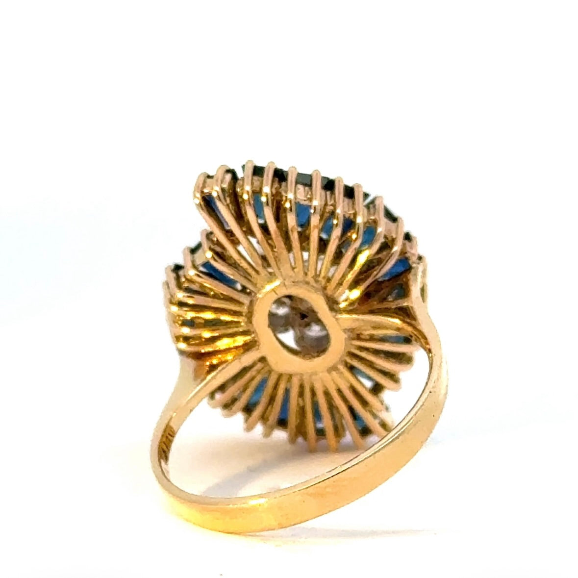 Besonderer Ring in 14 Karat Gelbgold mit feinen Saphiren & Brillanten