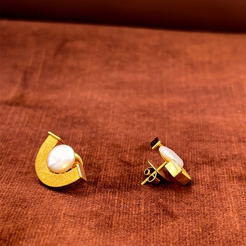 Bijzondere oorbellen in 18-karaats geelgoud met parels - elegant handwerk 