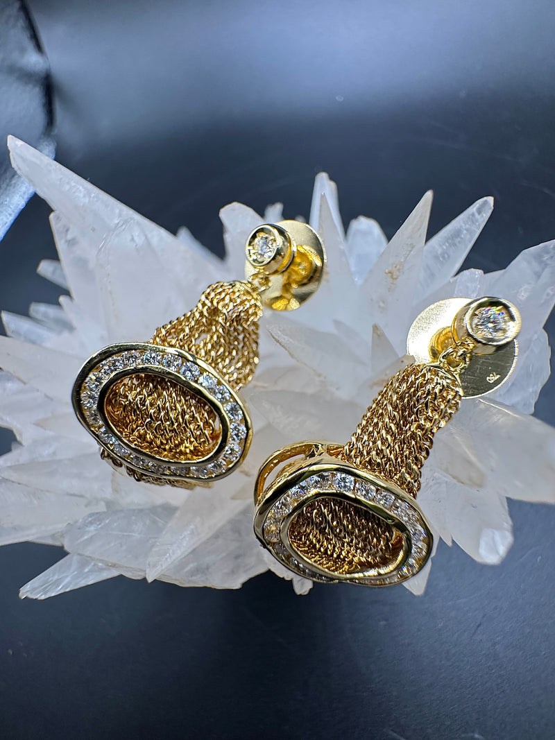 Außergewöhnliche Ohrringe in 18 Karat Gelbgold mit feinsten Brillanten