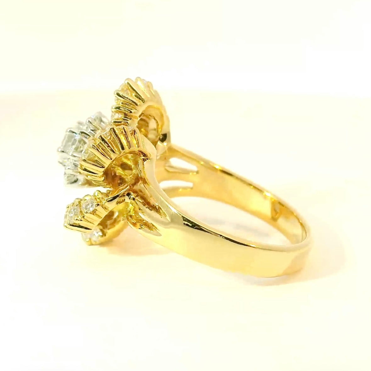 Edler Goldbaur Ring in 18 Karat Gelb- und Weißgold mit hochfeinen Brillanten