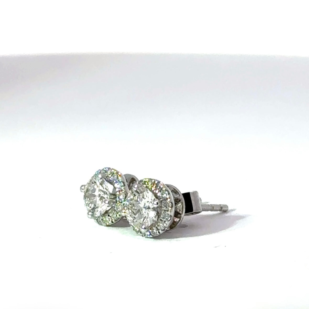 Moderne Brillantstecker in 18 Karat Weißgold mit hochfeinen Brillanten