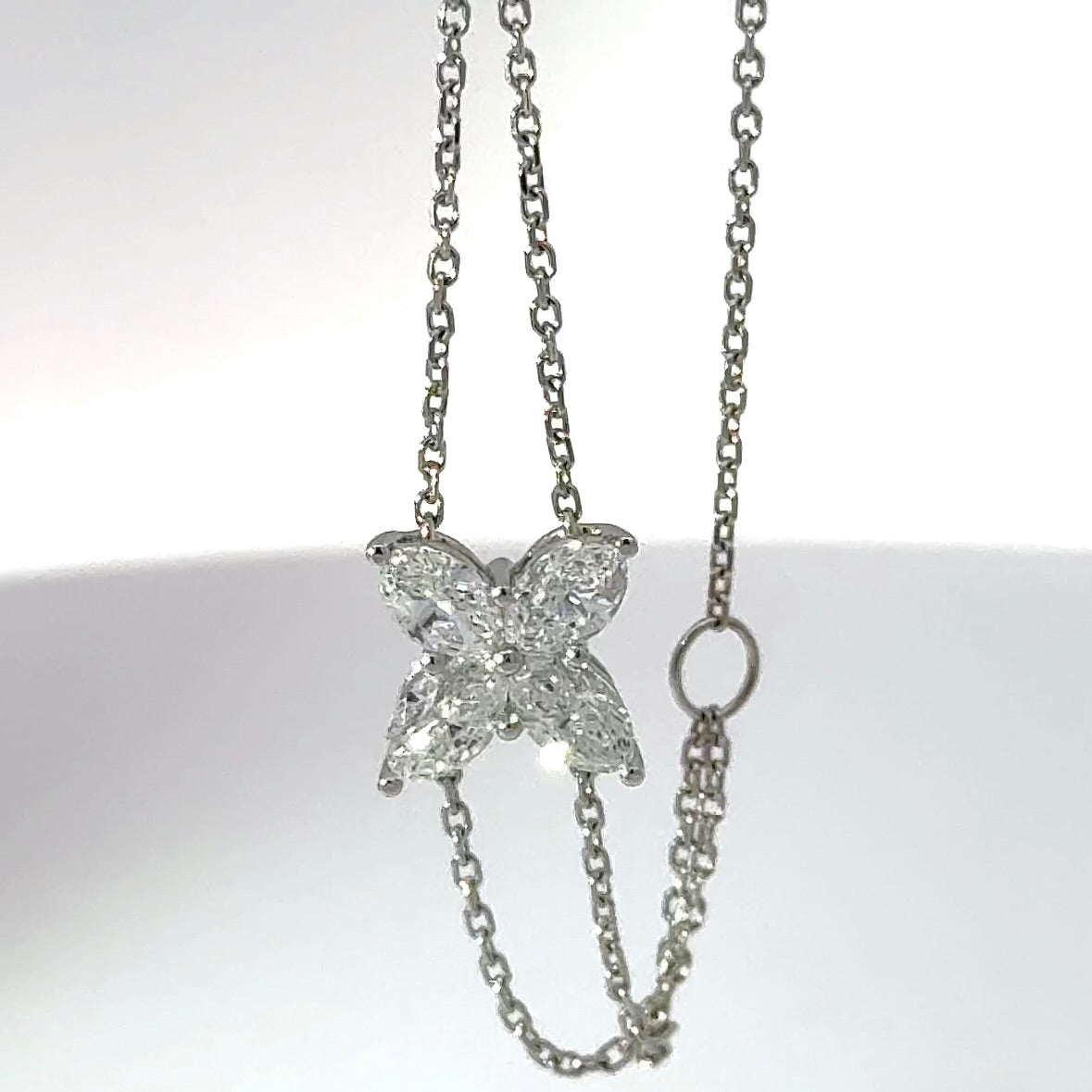 Modern designer bracelet in 18 carat white gold with brilliant-cut navettes