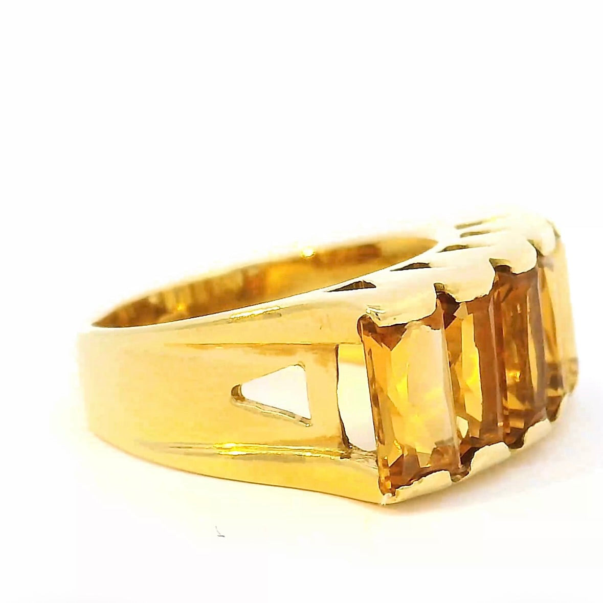 Leuchtender Ring in 18 Karat Gelbgold mit feinen Citrinen