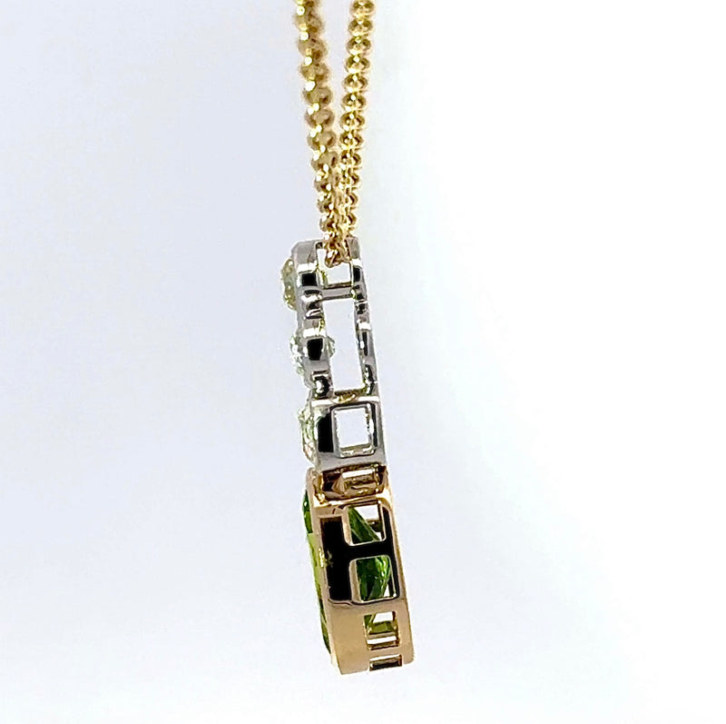Moderner Peridot Anhänger in 14 Karat Bicolor Gold mit großen Diamanten