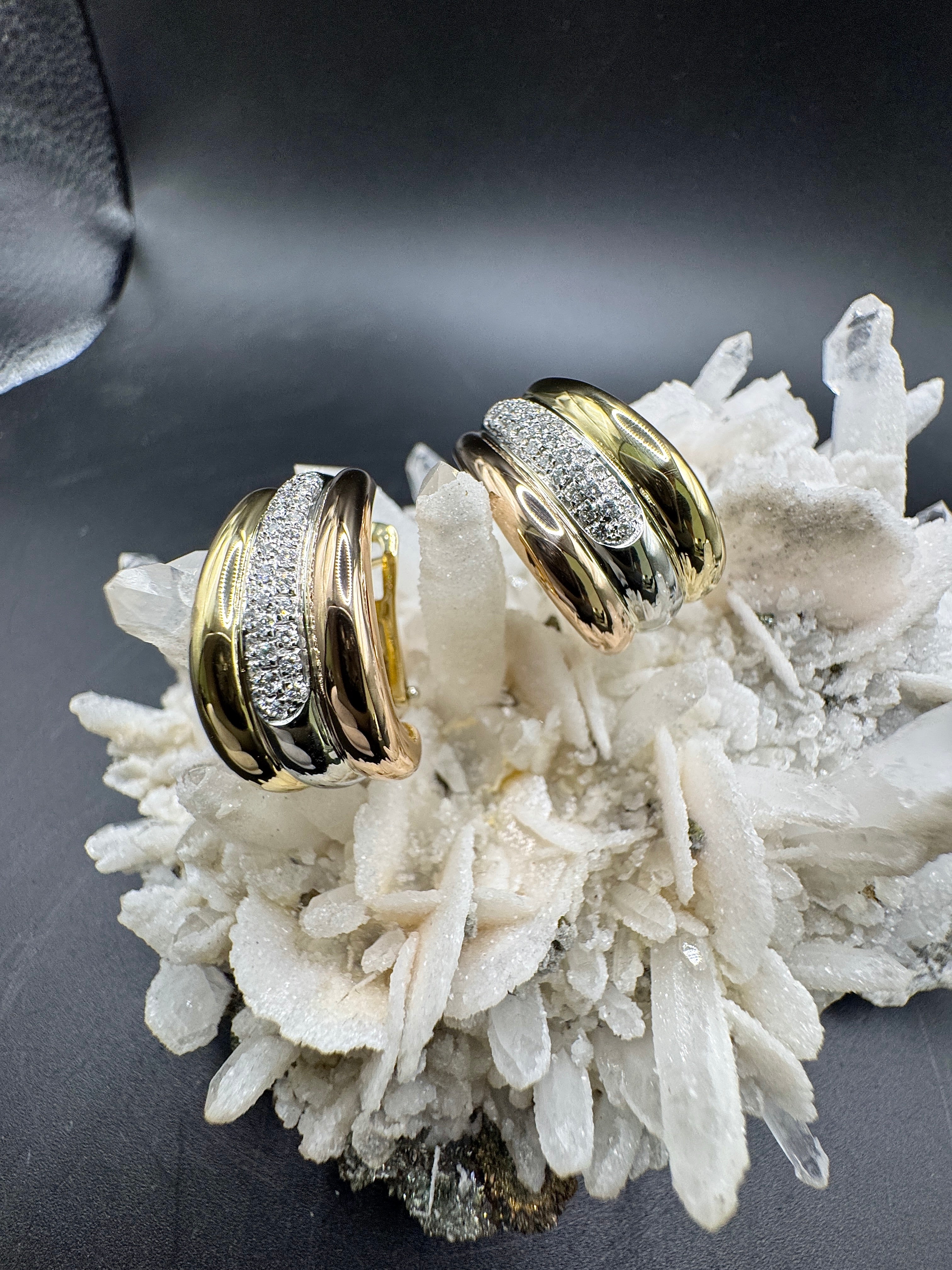 Handgefertigte Kreolen in 18 Karat Gelb-, Weiß -und Roségold mit Brillanten