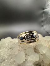 Handgefertigter Bandring in 14 Karat Gelb- & Weißgold mit Brillanten & Saphiren