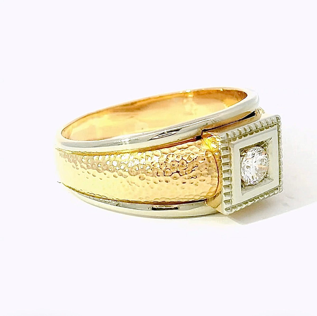 Massiver Solitär-Ring in 18 Karat Gelb & Weißgold