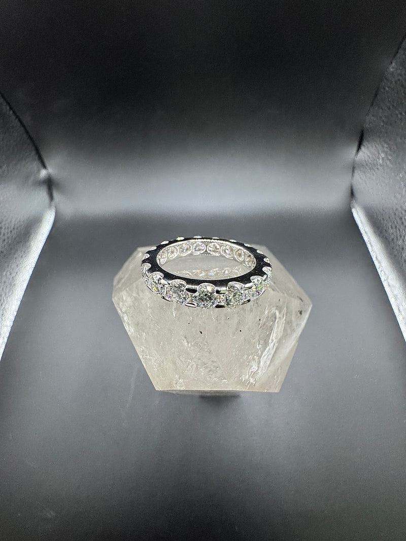Massiver Memory Ring in 18 Karat Weißgold mit hochfeinen Brillanten